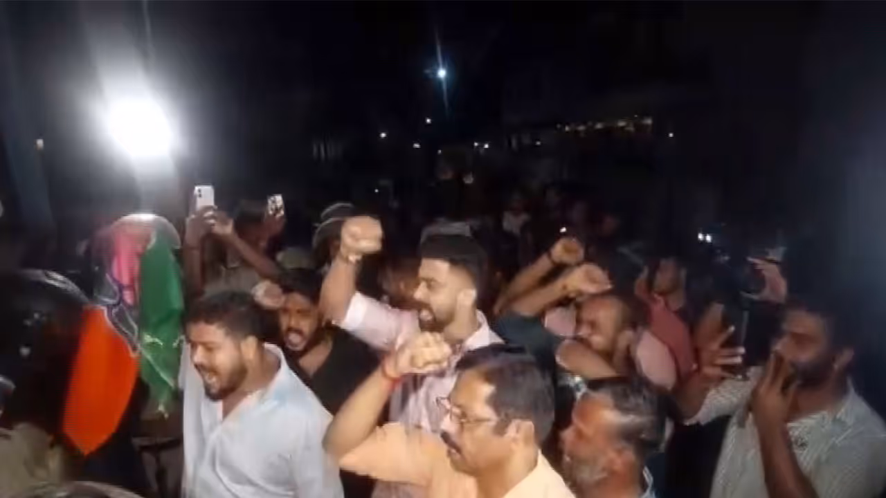 BJP workers stage protest aganst MLA Rahul Mamkootathil in Palakkad, Kerala on November 27, 2025 (Photo/ANI)