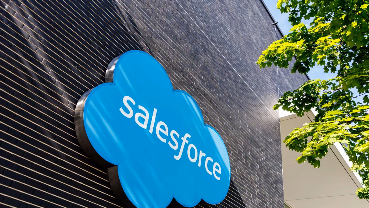 https://stocktwits.com/news articles/markets/equity/salesforce stock rises after hours retail on long term outlook/ch6YV9yR3Vd
