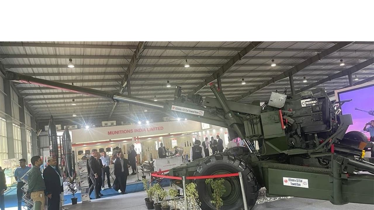 Dhanush 52 Howitzer during DefExpo 2022 (Photo/ANI) Dhanush 52 Howitzer during DefExpo 2022 (Photo/ANI)