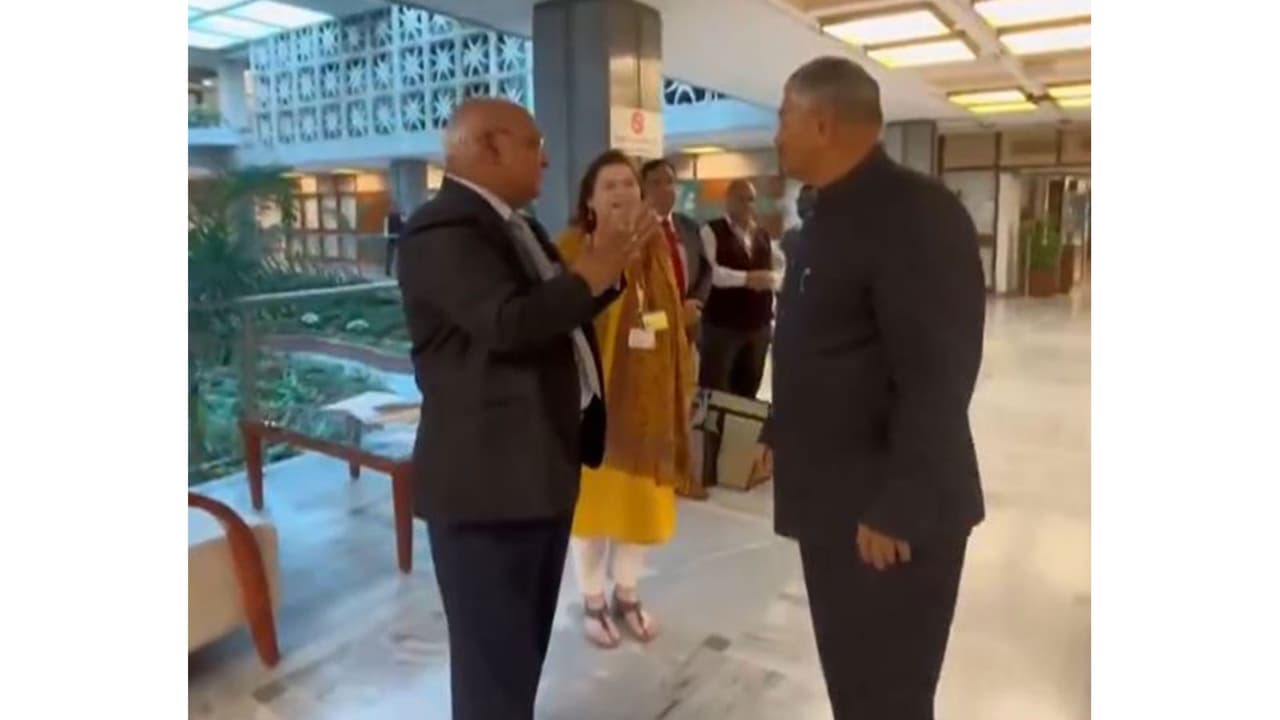 JPC holds meeting with Chairperson of the 23rd Law Commission of India, Dinesh Maheshwari (Photo/ANI)