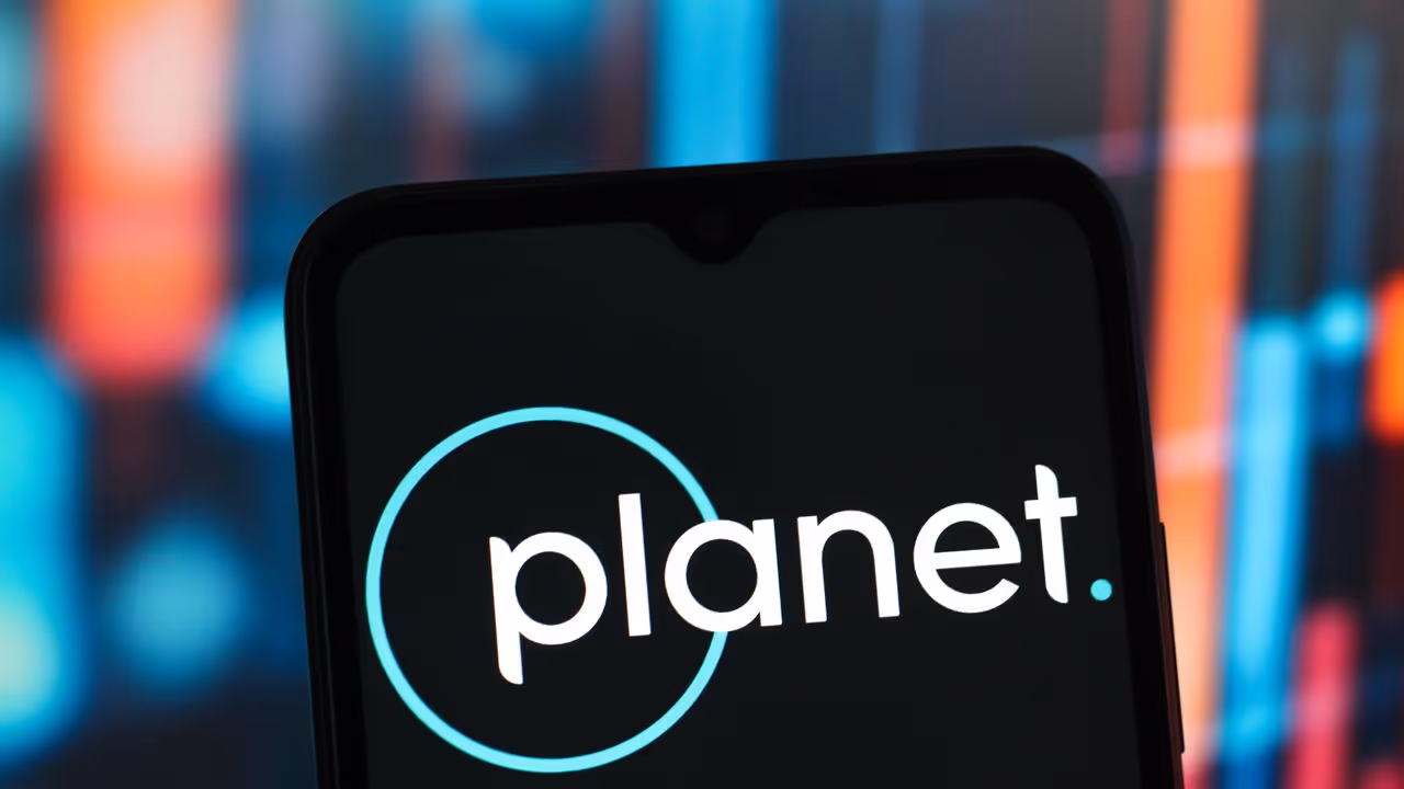 https://stocktwits.com/news articles/markets/equity/planet labs is on a roll in defense and intelligence says craig hallum why did the firm shave its target by over 28/cZsD38LRJwC https://stocktwits.com/news articles/markets/equity/planet labs is on a roll in defense and intelligence says craig hallum why did the firm shave its target by over 28/cZsD38LRJwC