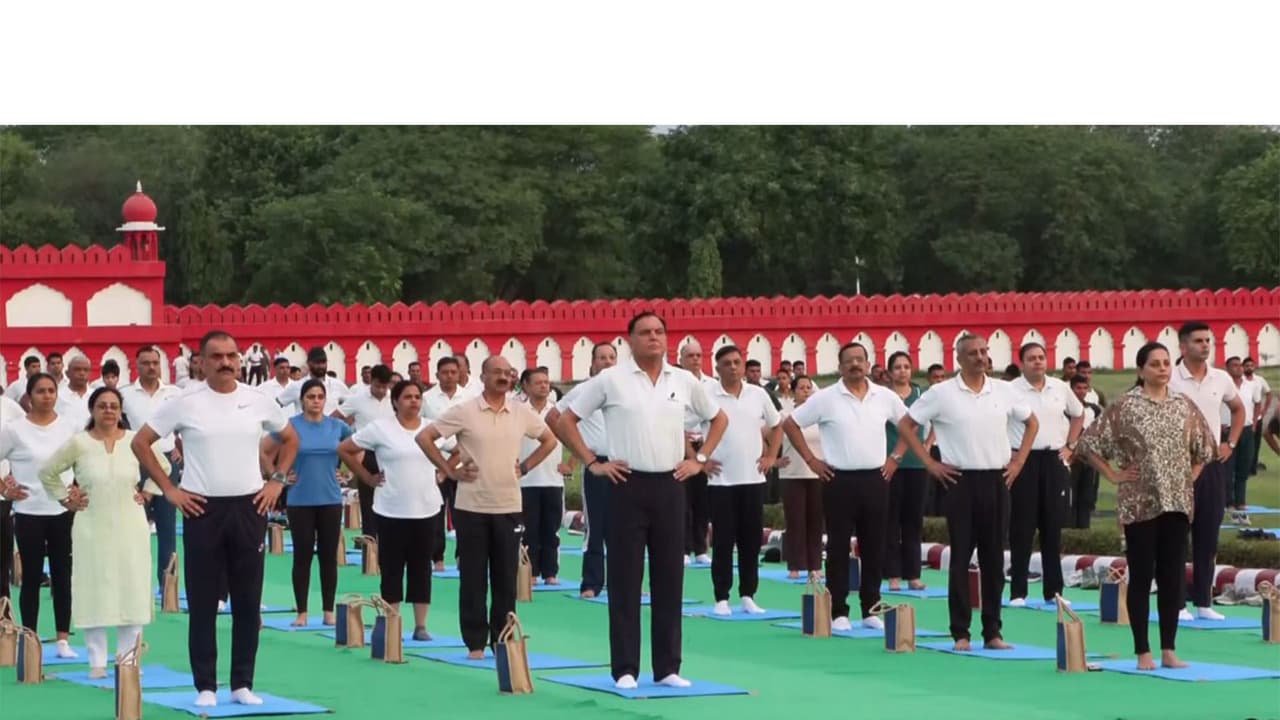 Vice Chief of the Army Staff Lieutenant General Dhiraj Seth participates in a yoga session at Cariappa Ground in New Delhi (Photo/ANI) Vice Chief of the Army Staff Lieutenant General Dhiraj Seth participates in a yoga session at Cariappa Ground in New Delhi (Photo/ANI)