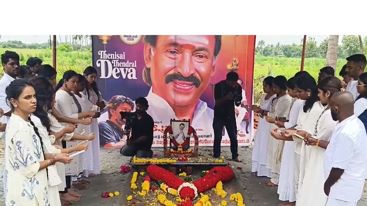 Singers paying their last respects to music composer Deva in Ranipet (Photo/ANI) Singers paying their last respects to music composer Deva in Ranipet (Photo/ANI)