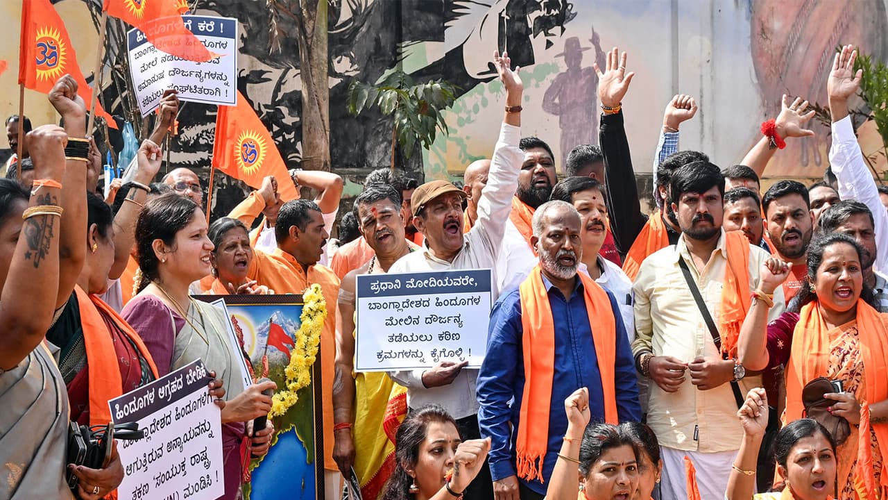 Members of Hindu organisations protest against the killing of Hindus in Bangladesh (File Photo/ANI) Members of Hindu organisations protest against the killing of Hindus in Bangladesh (File Photo/ANI)