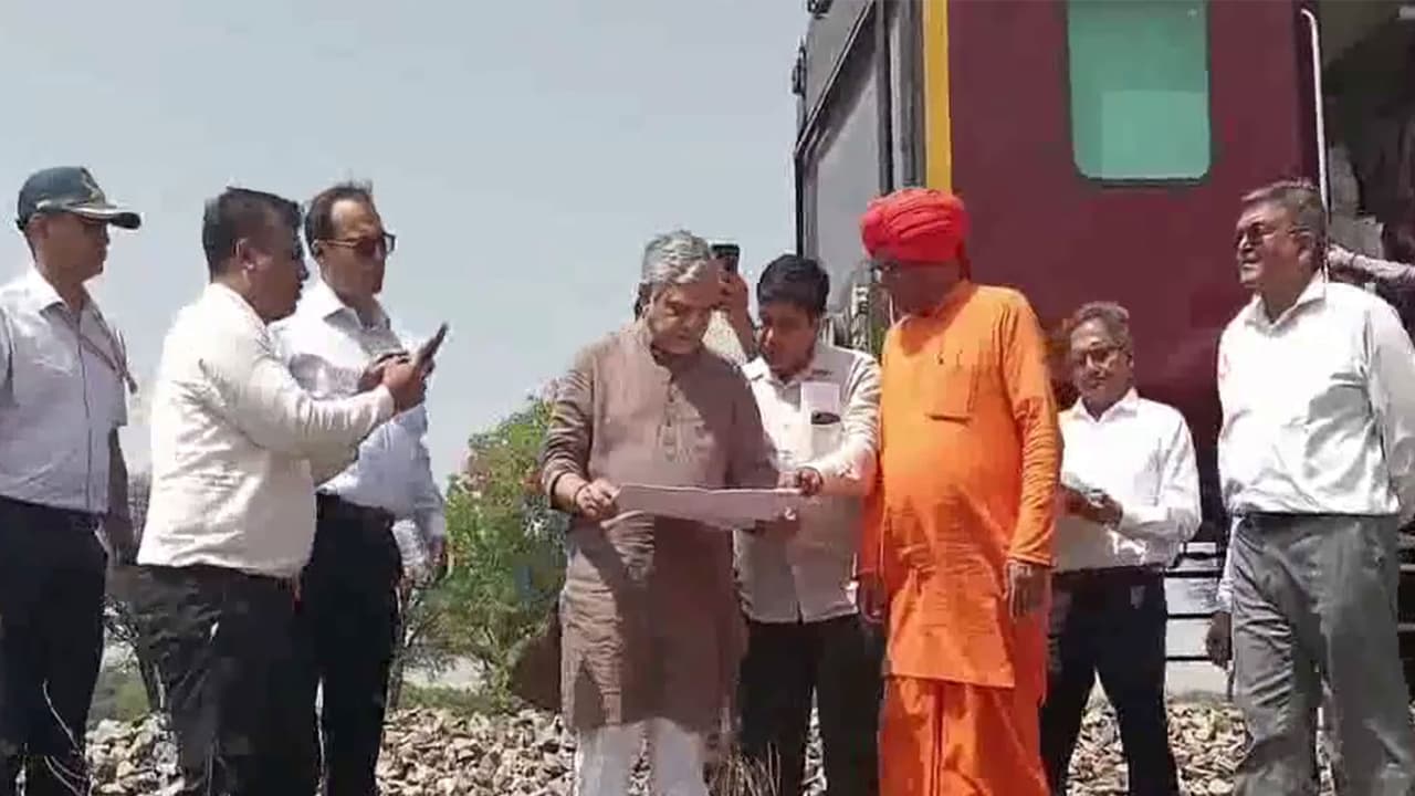 Railway Minister Ashwini Vaishnaw (Photo/ANI) Railway Minister Ashwini Vaishnaw (Photo/ANI)