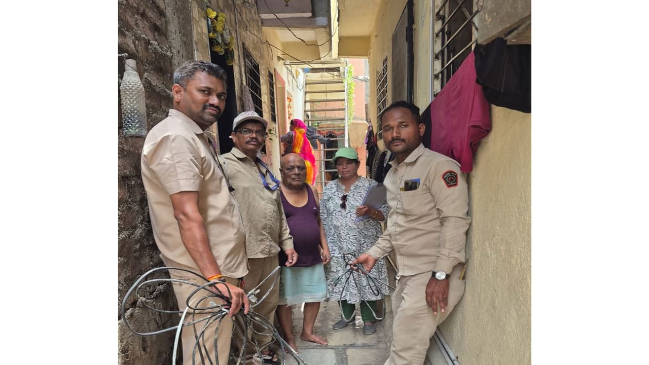 MSEDCL launched major crackdown on electricity theft in Pune (Photo/ANI) MSEDCL launched major crackdown on electricity theft in Pune (Photo/ANI)