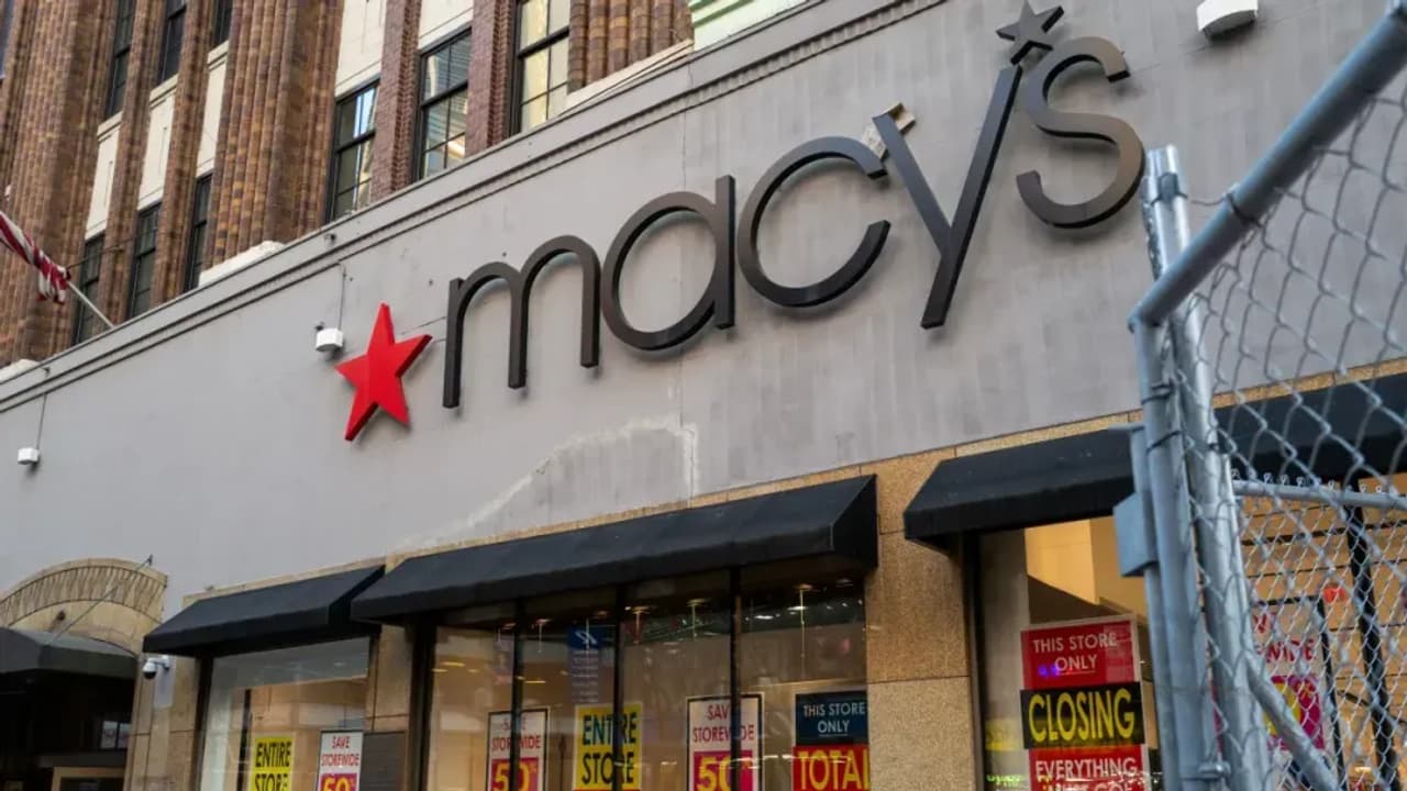 https://stocktwits.com/news articles/markets/equity/macy s lifts sales profit outlook again but ceo warns holiday shoppers are still hesitant/cLIXqxxRE1B https://stocktwits.com/news articles/markets/equity/macy s lifts sales profit outlook again but ceo warns holiday shoppers are still hesitant/cLIXqxxRE1B