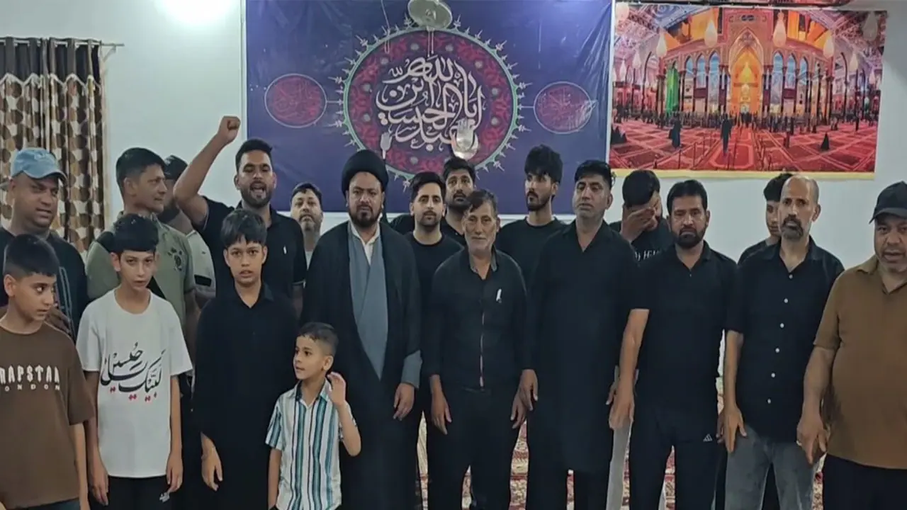 Shia community pay tribute to Ayatollah Khamenei in Ramban (Photo/ANI) Shia community pay tribute to Ayatollah Khamenei in Ramban (Photo/ANI)