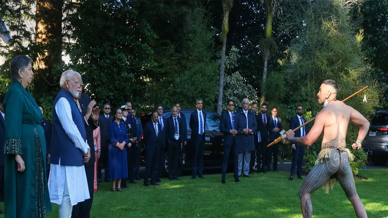 PM Modi receives traditional welcome in Auckland (Photo/@narendramodi/X) PM Modi receives traditional welcome in Auckland (Photo/@narendramodi/X)