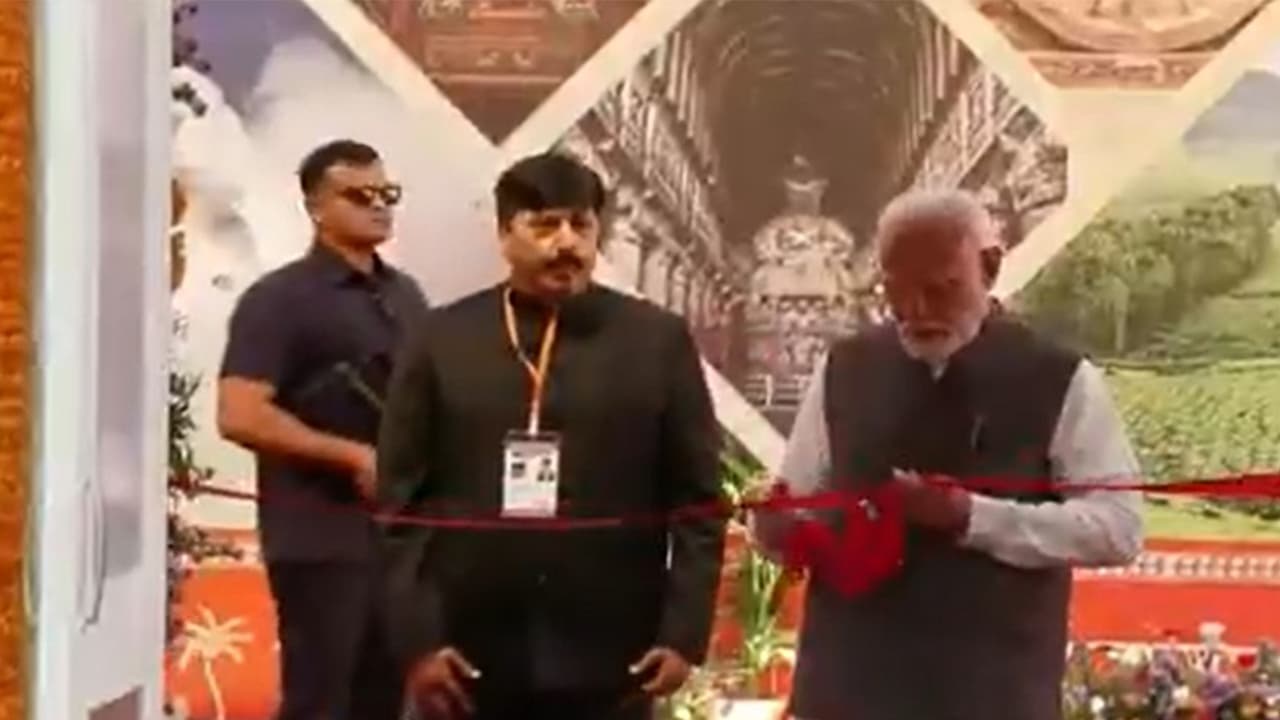 PM Modi inaugurates 'Bharat Parv', visits stalls at Ekta Nagar in Gujarat (Photo: DD) PM Modi inaugurates 'Bharat Parv', visits stalls at Ekta Nagar in Gujarat (Photo: DD)