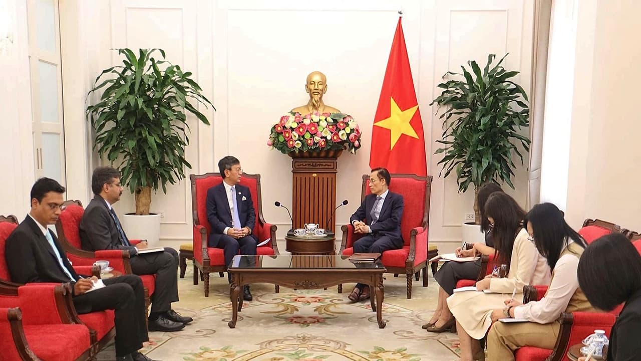 Indian Ambassador to Vietnam, Tshering W. Sherpa meets Le Hoai Trung, Politburo Member and Foreign Minister of Vietnam (Photo/X@ambhanoi) Indian Ambassador to Vietnam, Tshering W. Sherpa meets Le Hoai Trung, Politburo Member and Foreign Minister of Vietnam (Photo/X@ambhanoi)