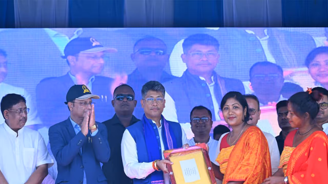Assam minister Hazarika distributed Rs 10,000 Mukhyamantri Mahila Udyamita Abhiyaan (MMUA) cheques to more than 45,000 women beneficiaries (Photo/ANI) Assam minister Hazarika distributed Rs 10,000 Mukhyamantri Mahila Udyamita Abhiyaan (MMUA) cheques to more than 45,000 women beneficiaries (Photo/ANI)
