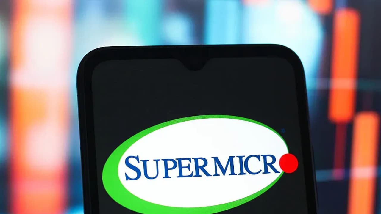 https://stocktwits.com/news articles/markets/equity/supermicro s q1 and fy 27 revenue outlook blasts past estimates/cZoNaxeRJXZ https://stocktwits.com/news articles/markets/equity/supermicro s q1 and fy 27 revenue outlook blasts past estimates/cZoNaxeRJXZ