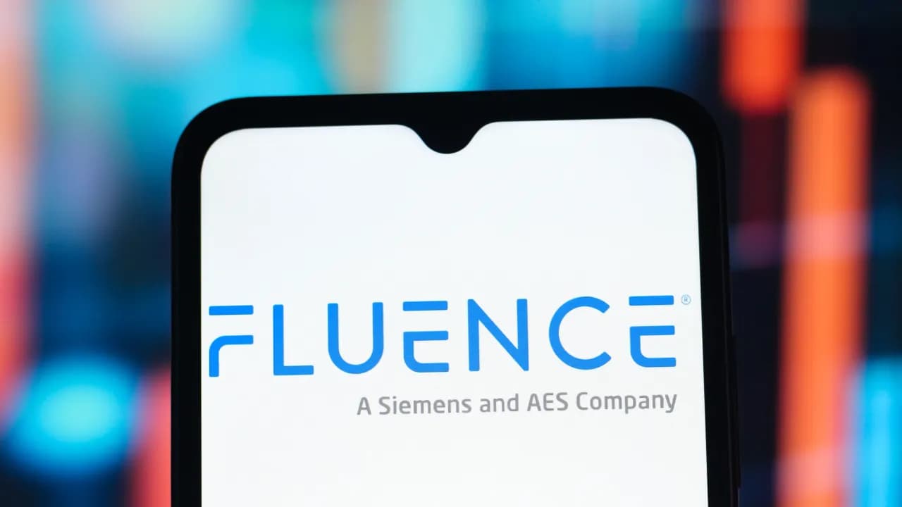 https://stocktwits.com/news articles/markets/equity/flnc stock tumbles after hours as houston plant delays force another guidance cut/cZtYusLRBPA https://stocktwits.com/news articles/markets/equity/flnc stock tumbles after hours as houston plant delays force another guidance cut/cZtYusLRBPA