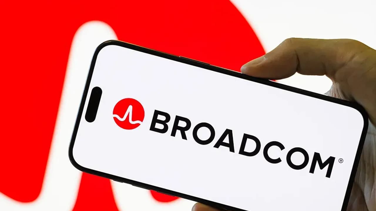 https://stocktwits.com/news articles/markets/equity/broadcom gets a 15 percent price target bump from goldman sachs ahead of earnings/cL538TzREWQ