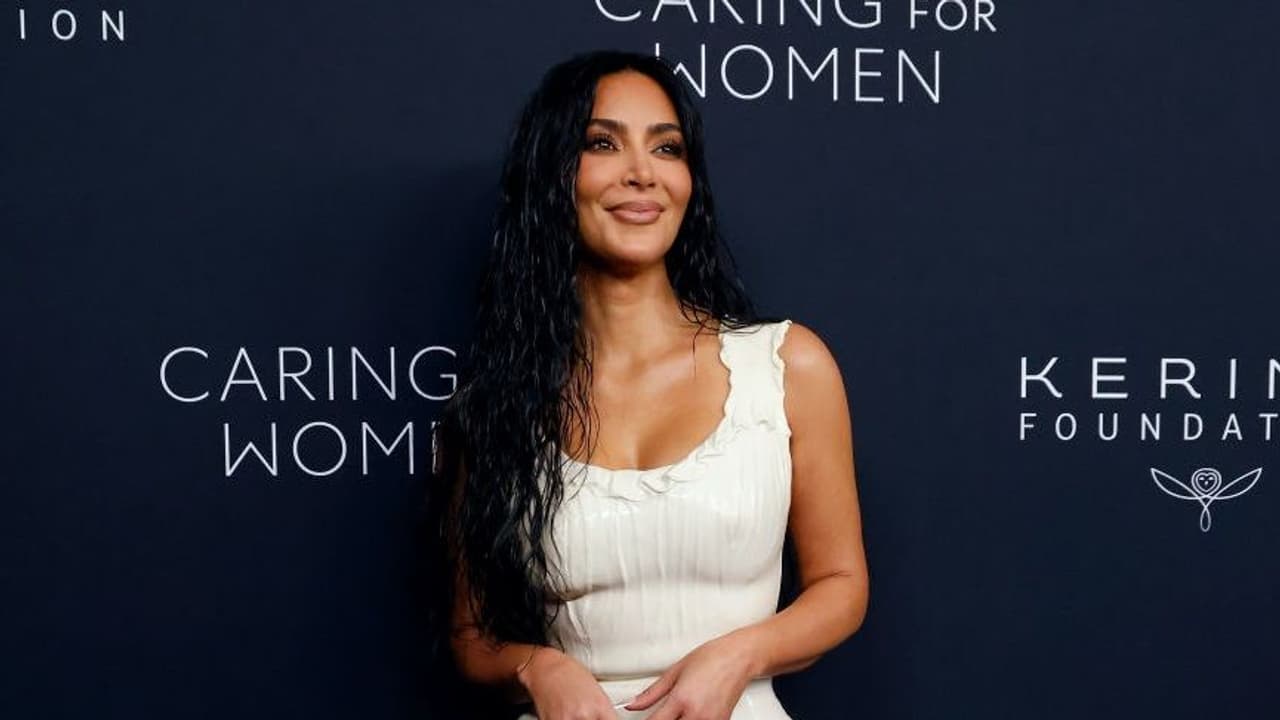 https://stocktwits.com/news articles/markets/equity/kim kardashian skims reportedly raises fresh capital bags 5 billion valuation/cLPeR4dREdW