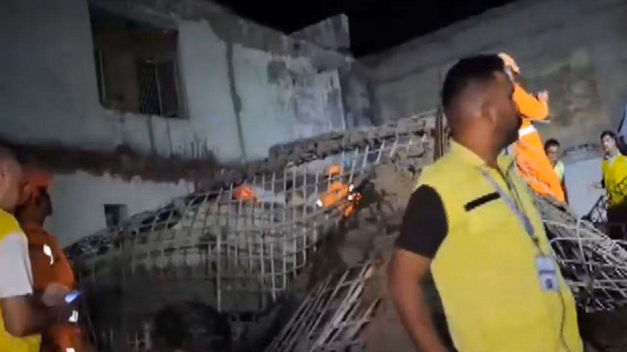 Rescue team at the collapse site (Photo/ANI) Rescue team at the collapse site (Photo/ANI)