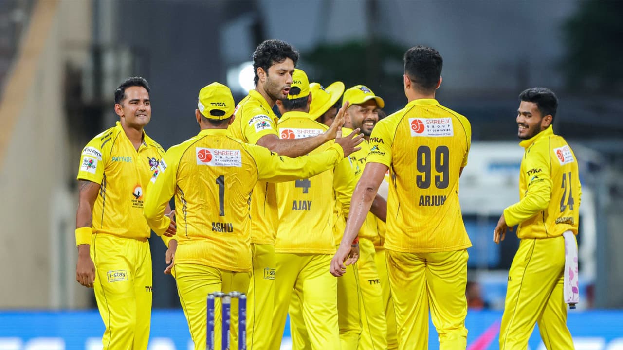 Shivam Dube along with Arcs Andheri players (Photo: T20 Mumbai League) Shivam Dube along with Arcs Andheri players (Photo: T20 Mumbai League)