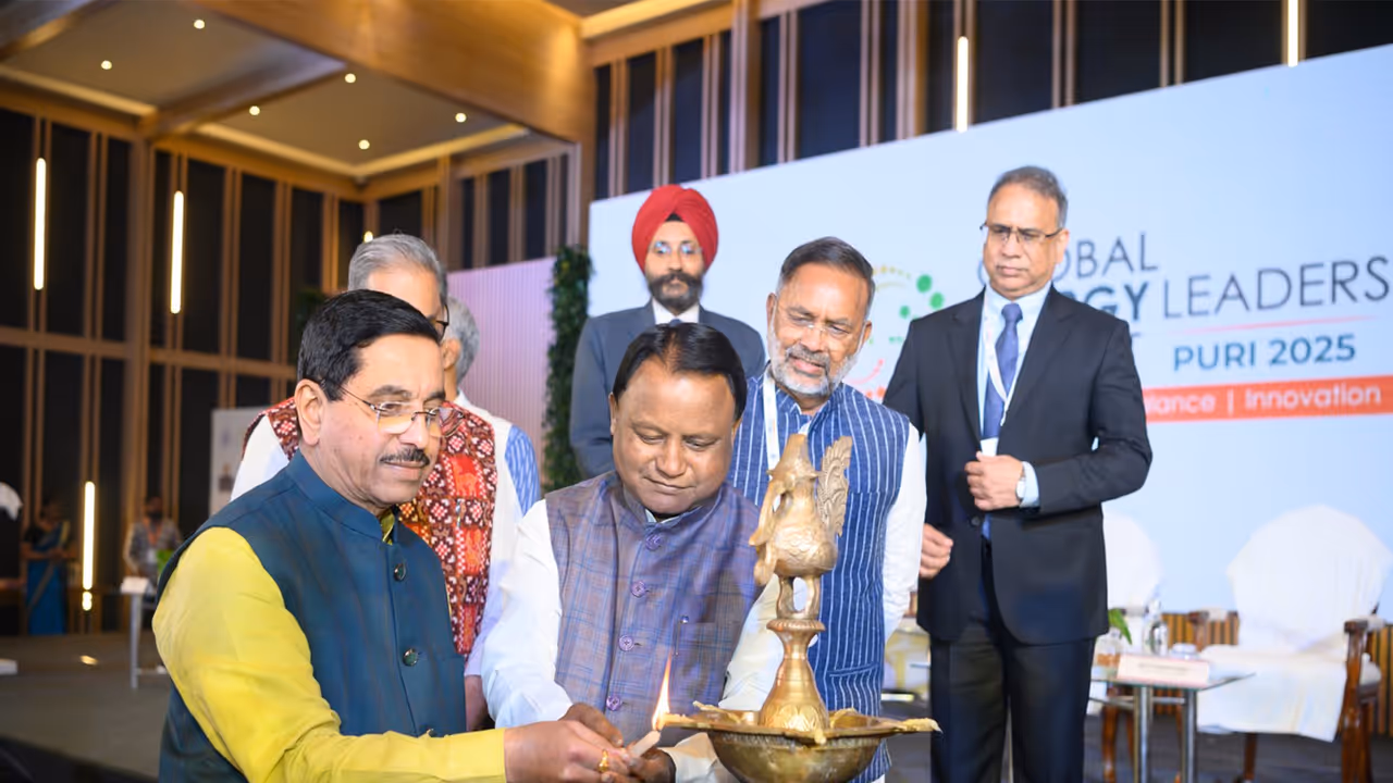 Union Minister Pralhad Joshi with Odisha CM Mohan Charan Majhi inaugurating the summit (Photo/X/@JoshiPralhad)