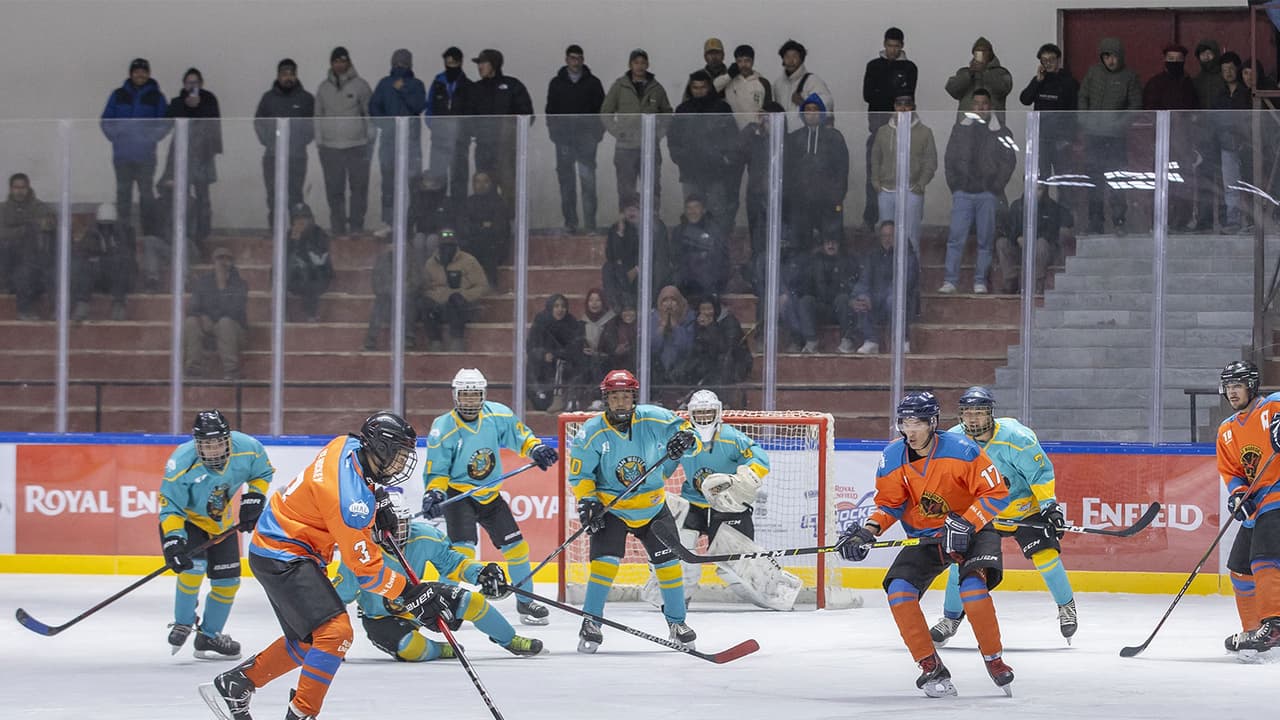 Humas Warriors and Sham Wolves in action. (Photo: Ice Hockey League) Humas Warriors and Sham Wolves in action. (Photo: Ice Hockey League)