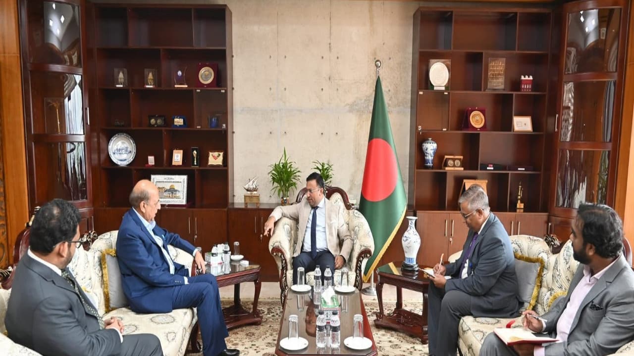 High Commissioner of India to Bangladesh, Dinesh Trivedi, paid courtesy calls on Bangladesh's State Minister for Foreign Affairs Humaiun Kobir (Photo/Bangladesh Foreign Ministry) High Commissioner of India to Bangladesh, Dinesh Trivedi, paid courtesy calls on Bangladesh's State Minister for Foreign Affairs Humaiun Kobir (Photo/Bangladesh Foreign Ministry)