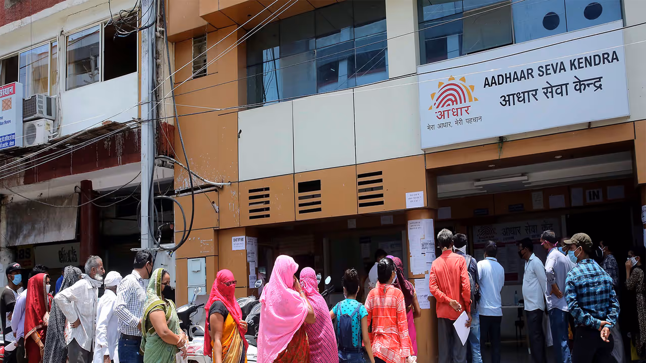 People queue outside an Aadhaar service centre (Photo/ANI) People queue outside an Aadhaar service centre (Photo/ANI)