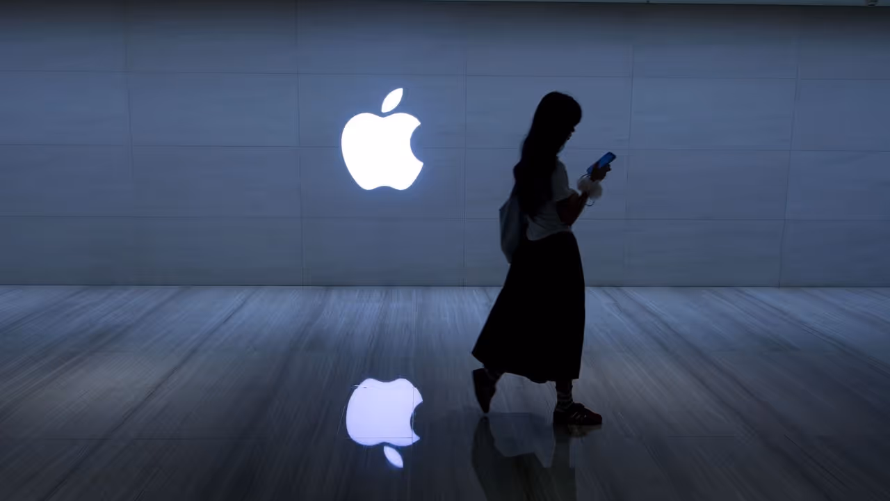 https://stocktwits.com/news articles/markets/equity/apple ultra luxury foldable i phone aims past samsung says analyst/cZt7RsIRJzP https://stocktwits.com/news articles/markets/equity/apple ultra luxury foldable i phone aims past samsung says analyst/cZt7RsIRJzP