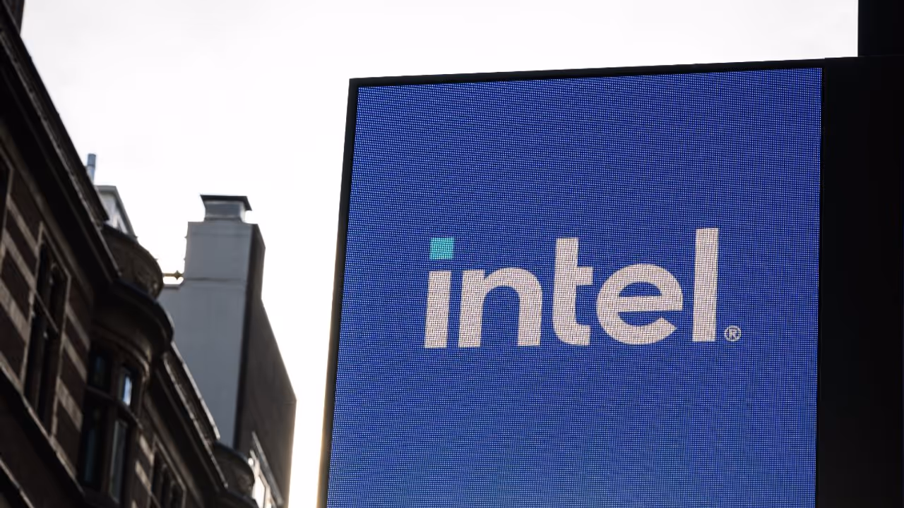 Intel Stock Jumps On Report Of Nvidia, Broadcom Weighing Chip Maker As Potential Supplier – Retail Lacks Confidence