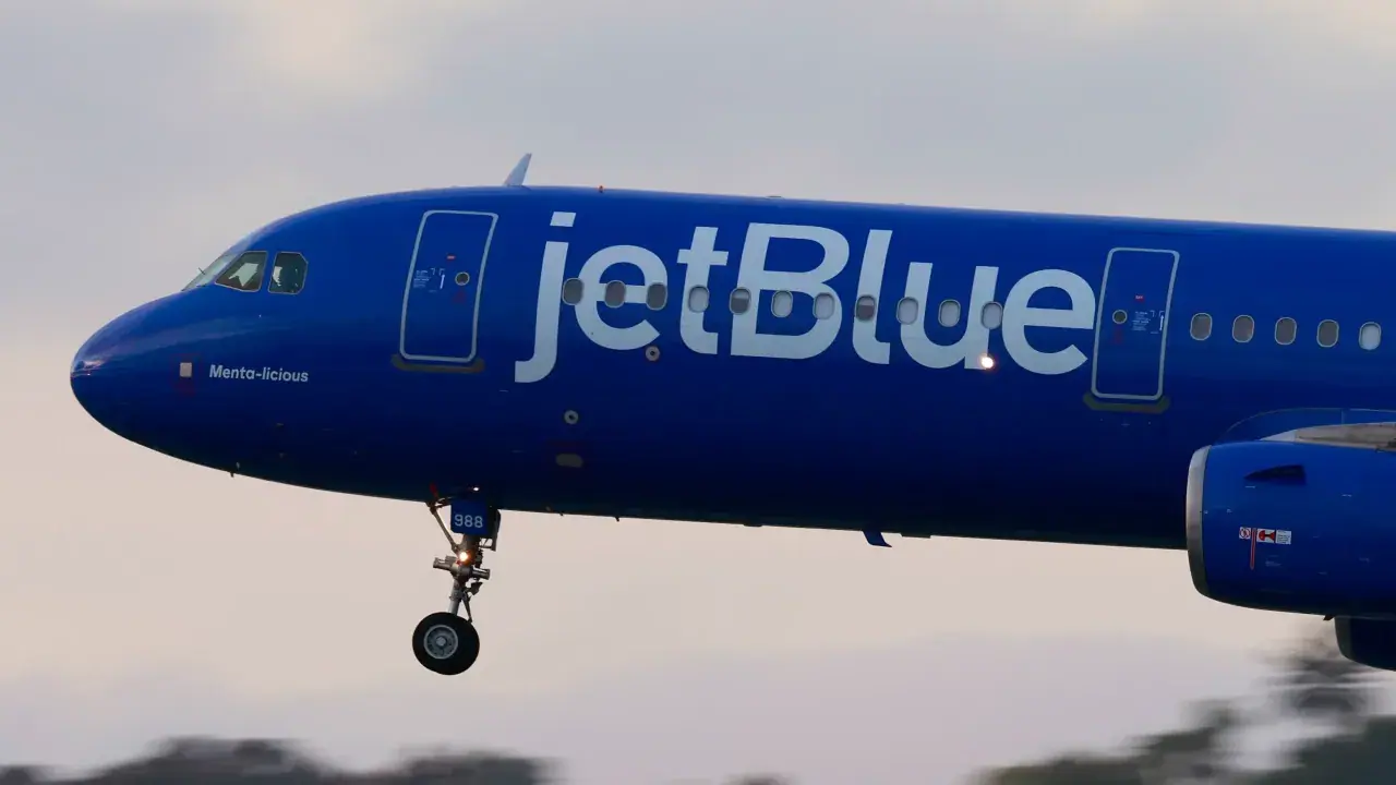 https://stocktwits.com/news articles/markets/equity/jetblue second largest investor reportedly eyes exit over airline poo performance/chmOnnzRR4l