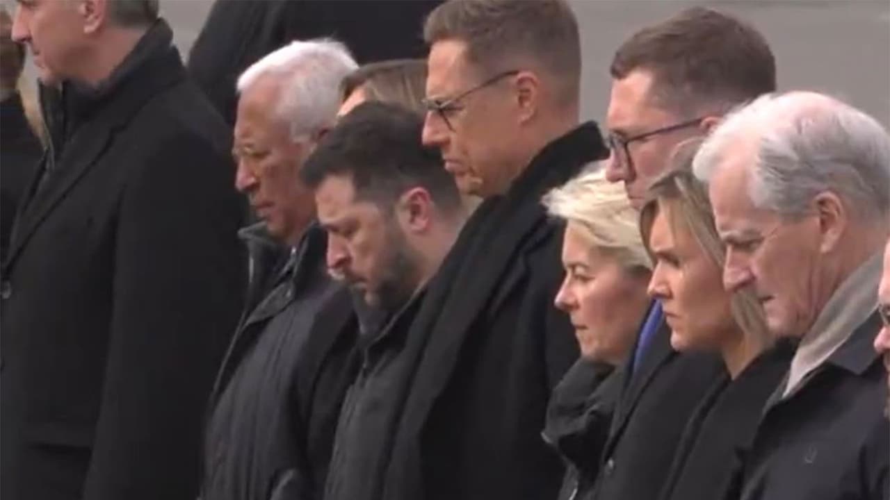 European Commission President Ursula von der Leyen joins Ukrainian President Volodymyr Zelenskyy and European leaders during a tribute at Maidan Square in Kyiv (Photo: X/@vonderleyen) European Commission President Ursula von der Leyen joins Ukrainian President Volodymyr Zelenskyy and European leaders during a tribute at Maidan Square in Kyiv (Photo: X/@vonderleyen)