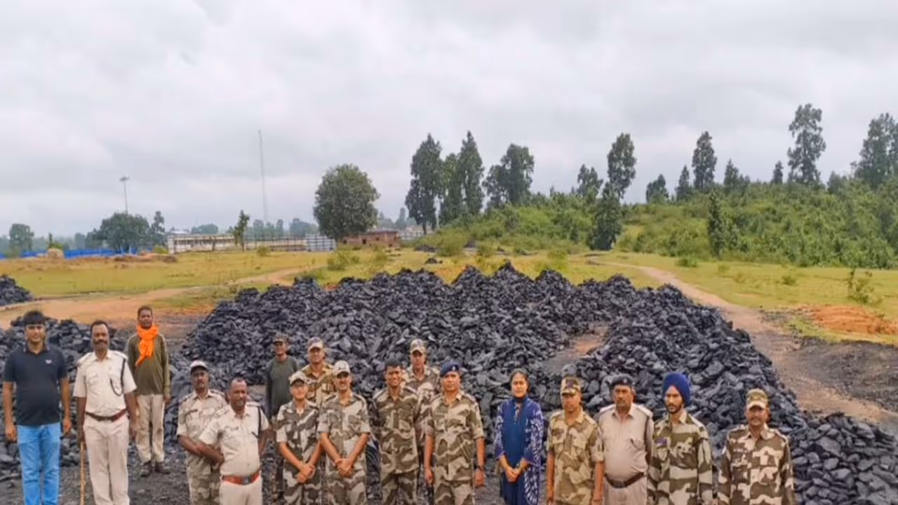 CISF units of Magadh Amrapali and NK Piparwar during operations near the Pulbasia Siding in CCL's Magadh Area (Photo/@CISFHQrs) CISF units of Magadh Amrapali and NK Piparwar during operations near the Pulbasia Siding in CCL's Magadh Area (Photo/@CISFHQrs)