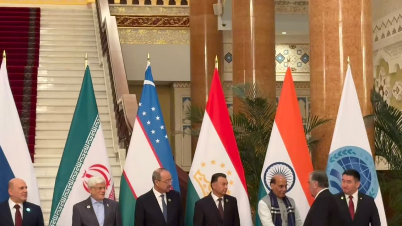Tajikistan President Emomali Rahmon welcomes Defence Minister Rajnath Singh, SCO representatives in Dushanbe (Photo/ANI) Tajikistan President Emomali Rahmon welcomes Defence Minister Rajnath Singh, SCO representatives in Dushanbe (Photo/ANI)