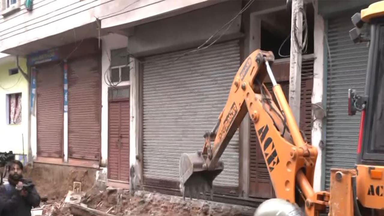 Bulldozing process in the Jaipur's Chomu town underway (Photo/ANI) Bulldozing process in the Jaipur's Chomu town underway (Photo/ANI)