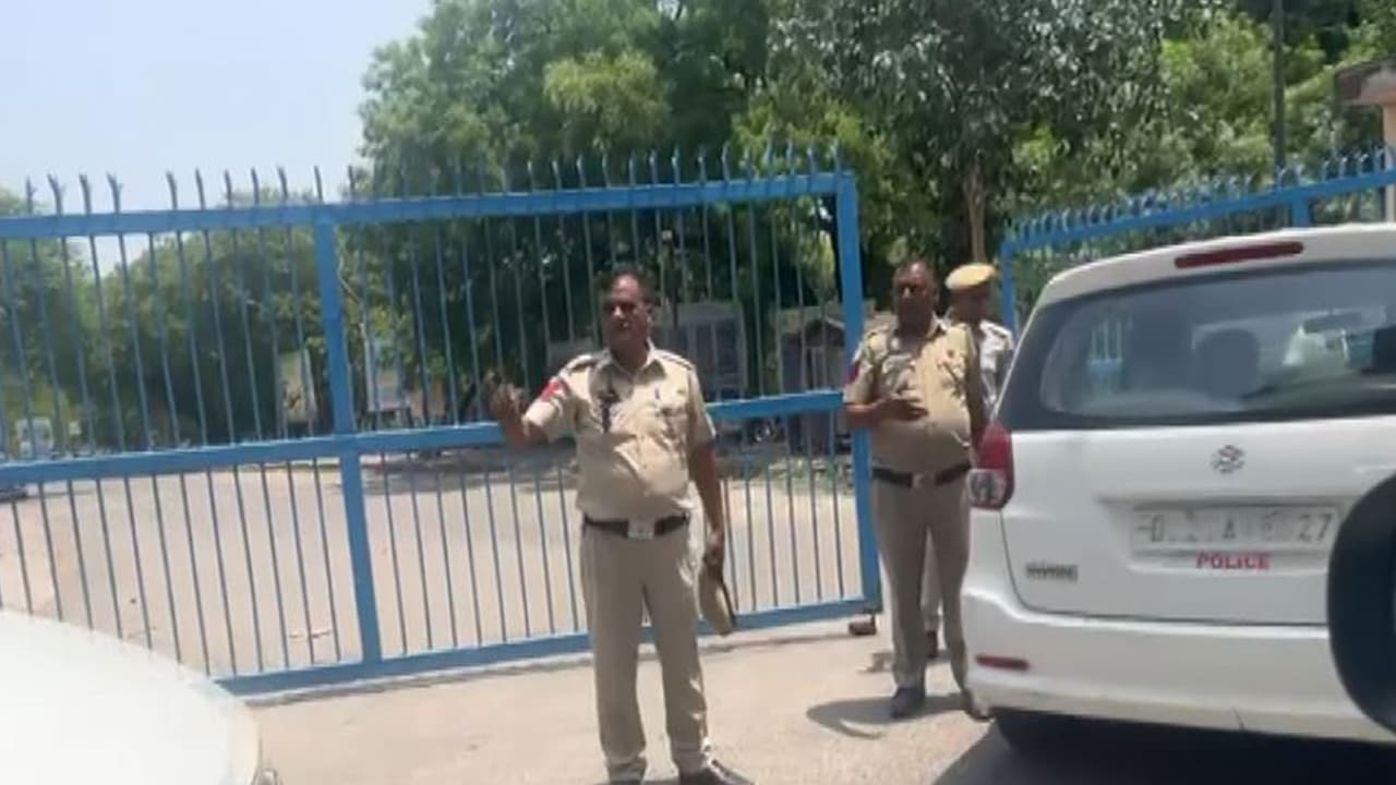 CBI team reaches NTA office in Delhi (Photo/ANI) CBI team reaches NTA office in Delhi (Photo/ANI)