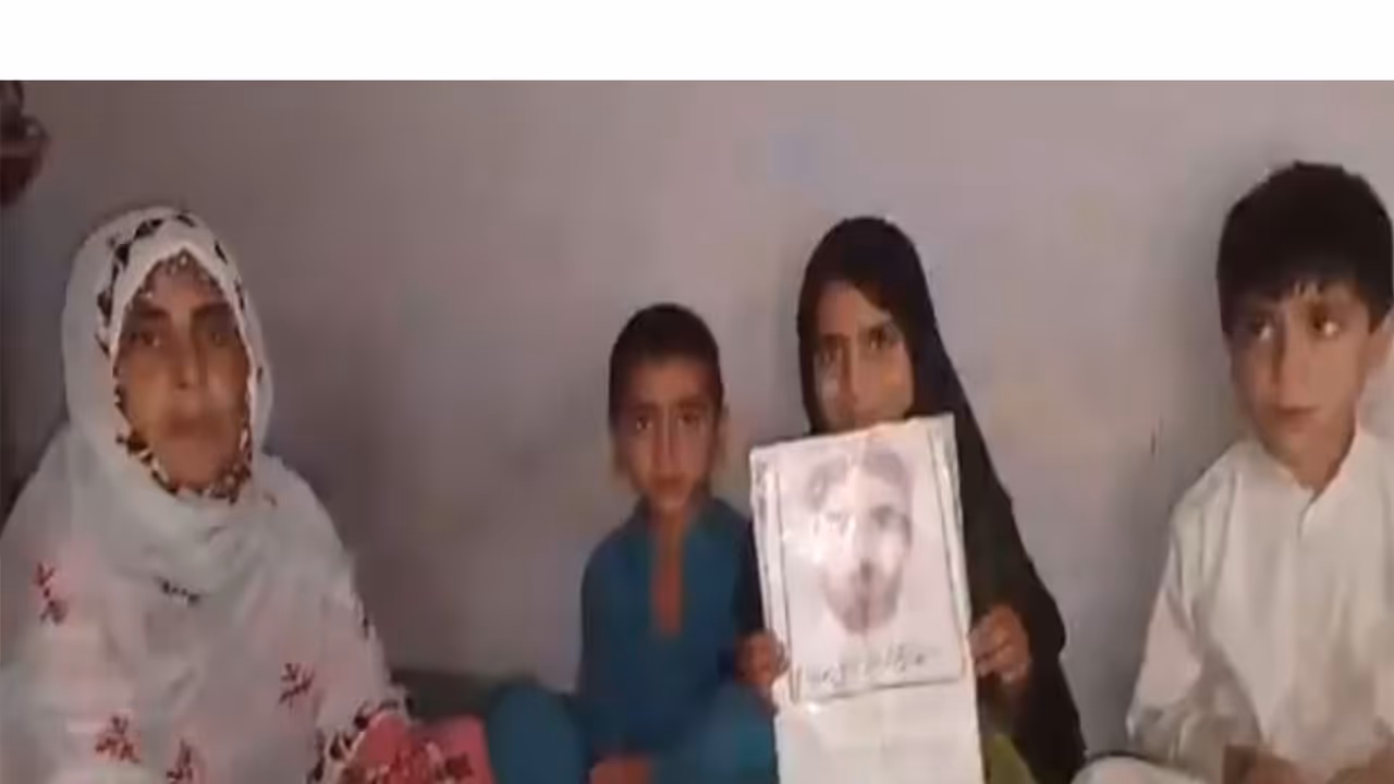 Baloch victims of enforced disappearance sit in protest (Photo/@BalochYakjehtiC) Baloch victims of enforced disappearance sit in protest (Photo/@BalochYakjehtiC)