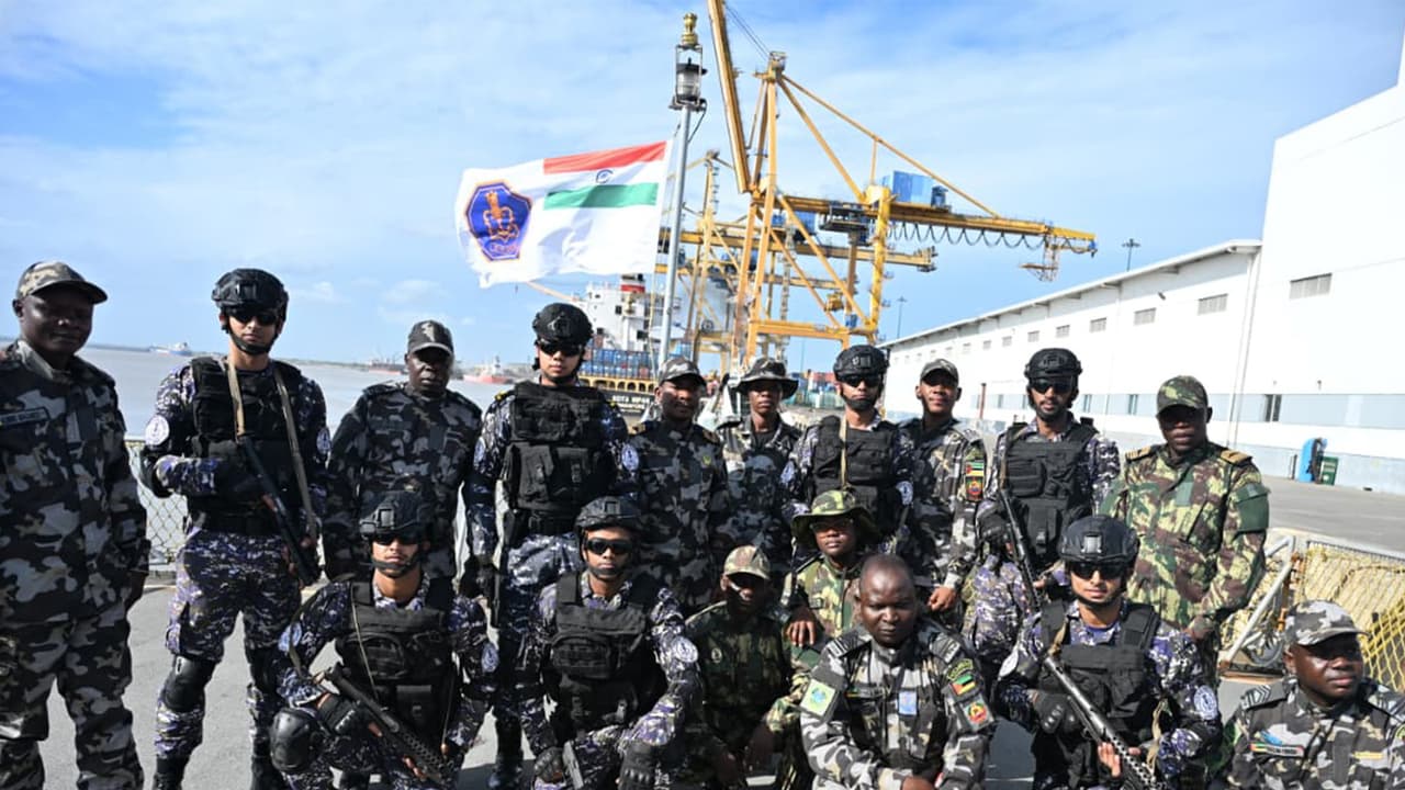 INS Saviri crew at Mozambique (Photo: X@indiannavy)