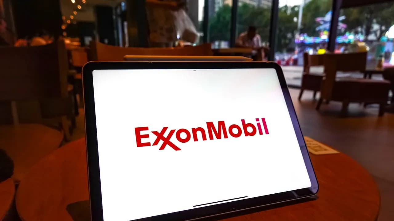https://stocktwits.com/news articles/markets/equity/exxon weighs sale of european chemical units worth up to 1 b amid tariffs/chw5DRSRdot https://stocktwits.com/news articles/markets/equity/exxon weighs sale of european chemical units worth up to 1 b amid tariffs/chw5DRSRdot