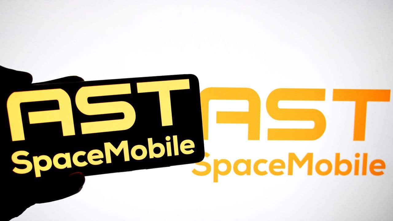 https://stocktwits.com/news articles/markets/equity/asts stock retail traders seize tmobile dropping starlink name satellite page/cZDpm4mRBSe https://stocktwits.com/news articles/markets/equity/asts stock retail traders seize tmobile dropping starlink name satellite page/cZDpm4mRBSe