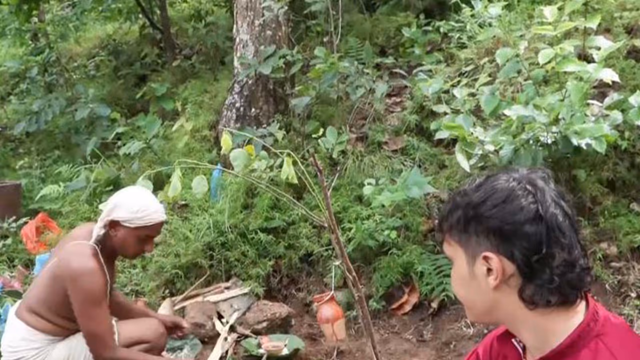 Family members perform Shradh rituals for two brothers who went missing during the August 26 flash floods in Betrawati (Photo/ANI) Family members perform Shradh rituals for two brothers who went missing during the August 26 flash floods in Betrawati (Photo/ANI)