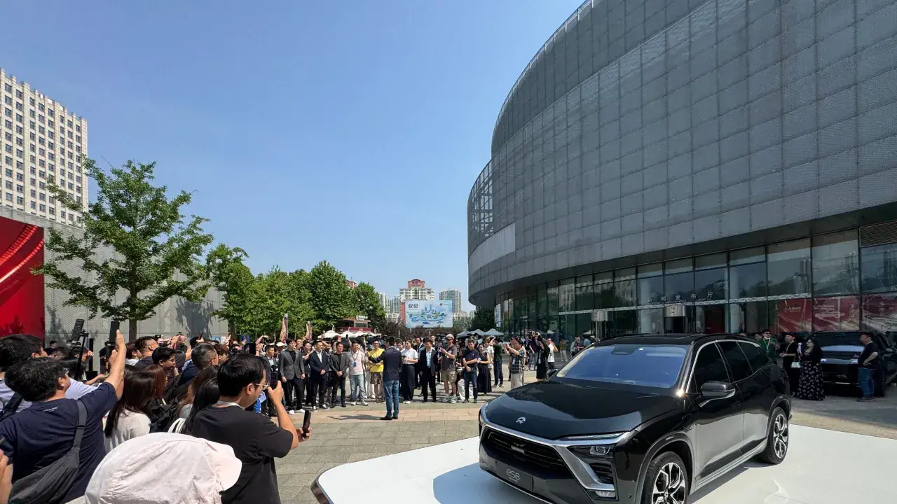 https://stocktwits.com/news articles/markets/equity/nio cheaper 5 seat es8 hits roads/cZmAyqsR7FZ https://stocktwits.com/news articles/markets/equity/nio cheaper 5 seat es8 hits roads/cZmAyqsR7FZ