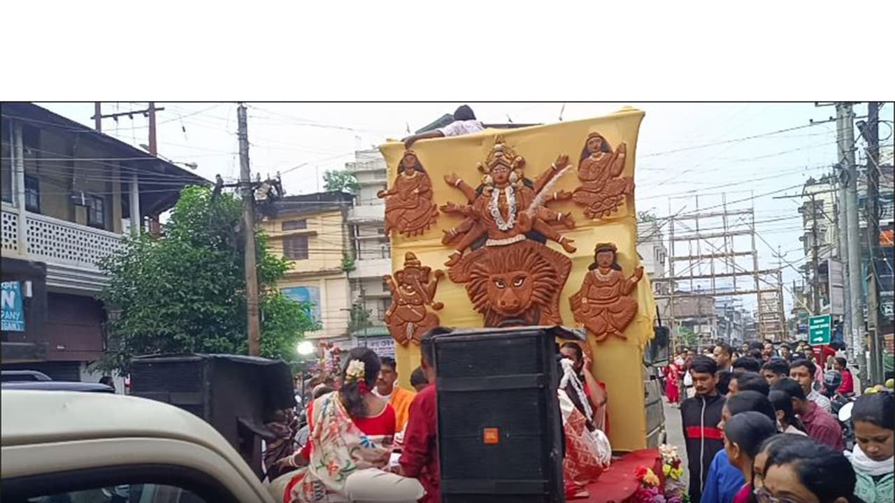 People gather at Gar Ali in Jorhat in Assam during the early morning celebrations of Mahalaya (Photo/ANI) People gather at Gar Ali in Jorhat in Assam during the early morning celebrations of Mahalaya (Photo/ANI)