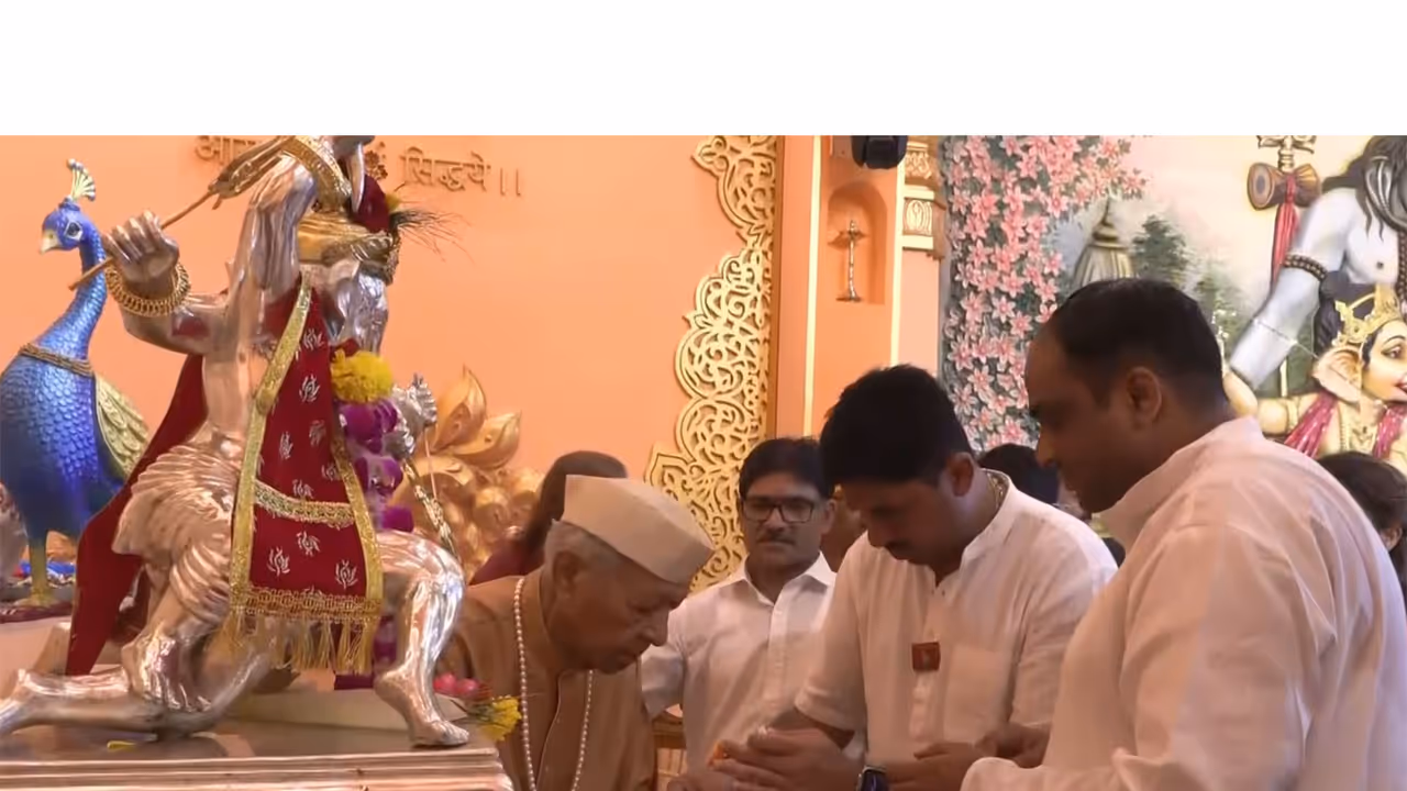 Pt Hariprasad Chaurasia performs Pranpratishtha ceremony of Shreemant Bhausaheb Rangari Ganpati (Photo/ANI) Pt Hariprasad Chaurasia performs Pranpratishtha ceremony of Shreemant Bhausaheb Rangari Ganpati (Photo/ANI)