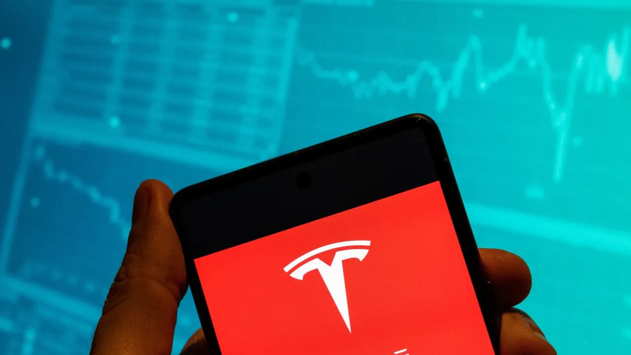 https://stocktwits.com/news articles/markets/equity/tesla analysts voice concerns on fundamentals valuation/ch6pOO6R3F5