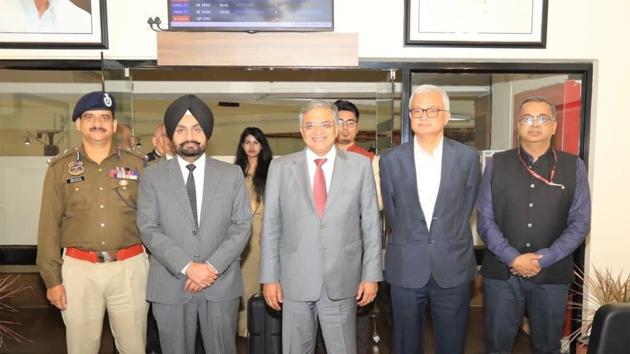 CEC Gyanesh Kumar with ECs (Photo/ANI) CEC Gyanesh Kumar with ECs (Photo/ANI)