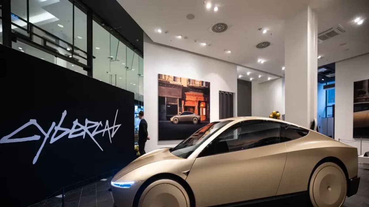 https://stocktwits.com/news articles/markets/equity/tesla to start shipping cybercab semi components from china/chiqvpJRbNF https://stocktwits.com/news articles/markets/equity/tesla to start shipping cybercab semi components from china/chiqvpJRbNF