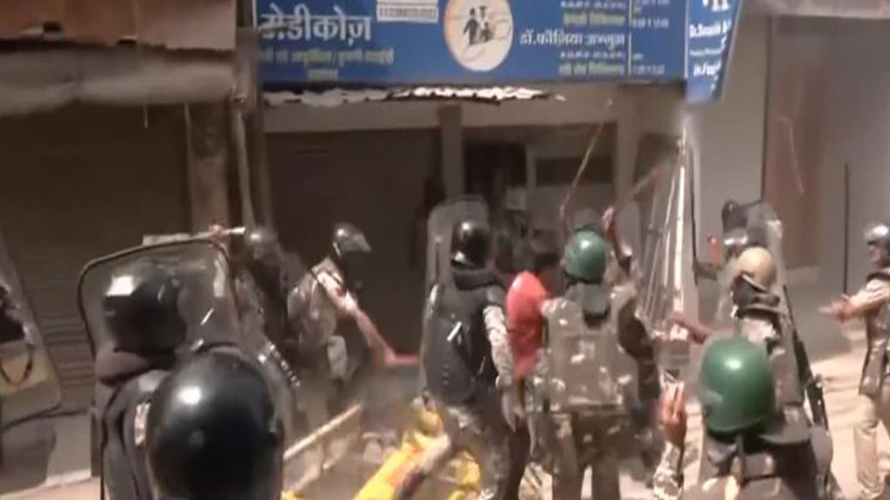 Clash breaks out between police and crowd over Shahi Masjid demolition (Photo/ANI) Clash breaks out between police and crowd over Shahi Masjid demolition (Photo/ANI)