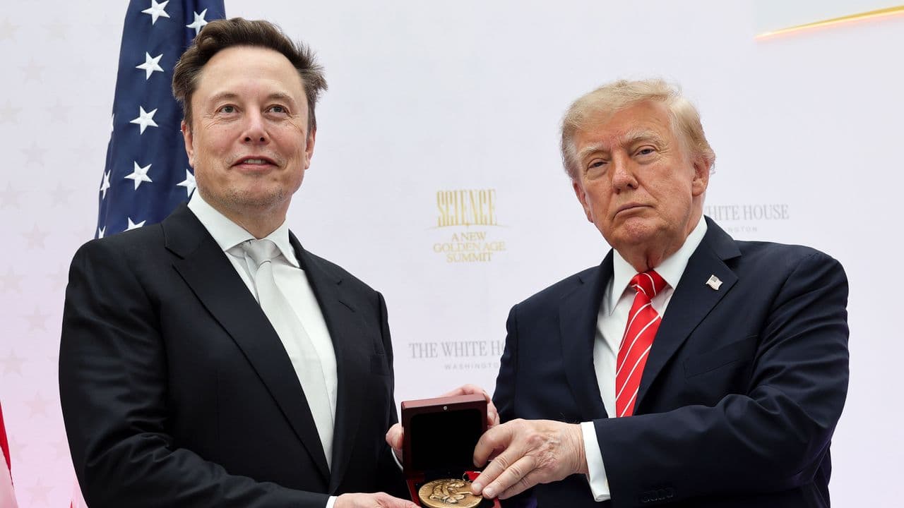 https://stocktwits.com/news articles/markets/equity/spcx stock trump musk modern day thomas edison potus portfolio spacex bonds/cZD6JwrRBVJ https://stocktwits.com/news articles/markets/equity/spcx stock trump musk modern day thomas edison potus portfolio spacex bonds/cZD6JwrRBVJ