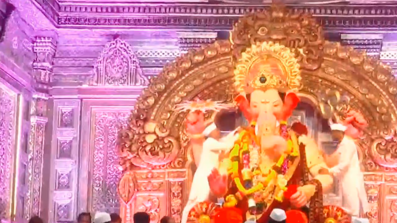 Mumbai's famous Lalbaugcha Raja Ganesha idol (Photo/ANI) Mumbai's famous Lalbaugcha Raja Ganesha idol (Photo/ANI)