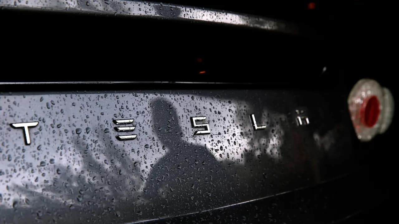 https://stocktwits.com/news articles/markets/equity/tsla stock on track for worst week in year on fresh roadster delay as musk april promise fades/cZ0FAVjReCF https://stocktwits.com/news articles/markets/equity/tsla stock on track for worst week in year on fresh roadster delay as musk april promise fades/cZ0FAVjReCF