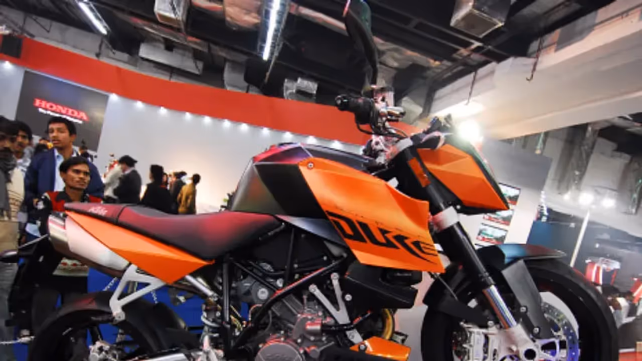 https://stocktwits.com/news articles/markets/equity/bajaj auto tvs ride export boom in q1 hero lags as ev push gains momentum sebi analyst/chrmGBVRddl